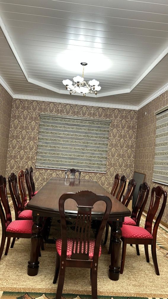 Продается длинный 2стола со 10 стульями