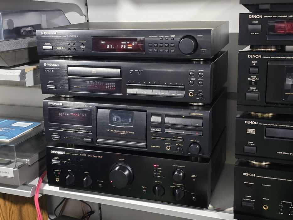 Linie audio PIONEER,  amplificator, casetofon, cd-player 6 disc, tuner