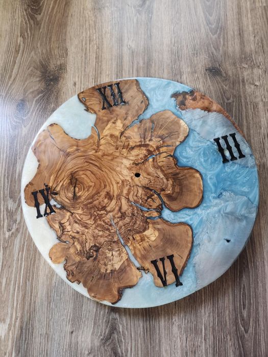 Стенни часовници с епоксидна смола