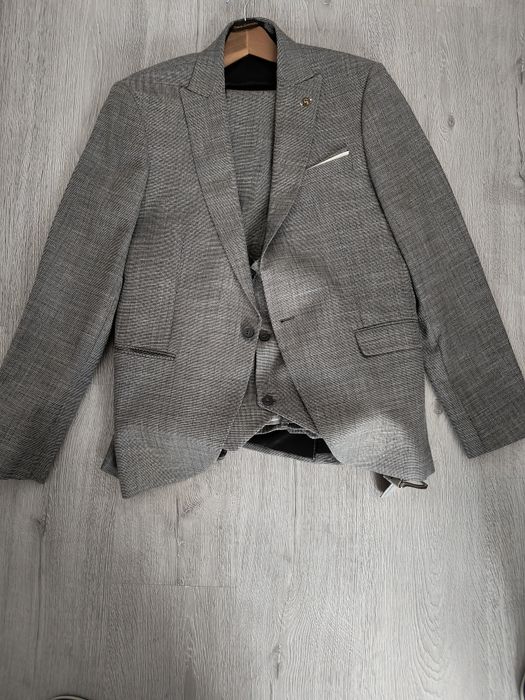 Costum de haine de ocazie