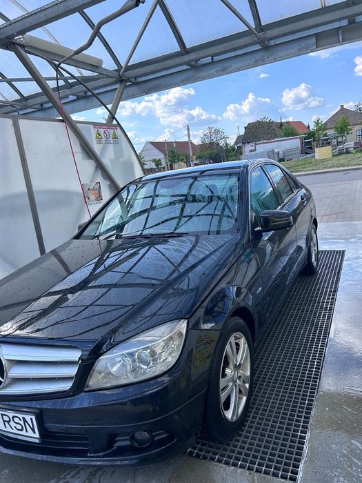 Vând mercedes C180