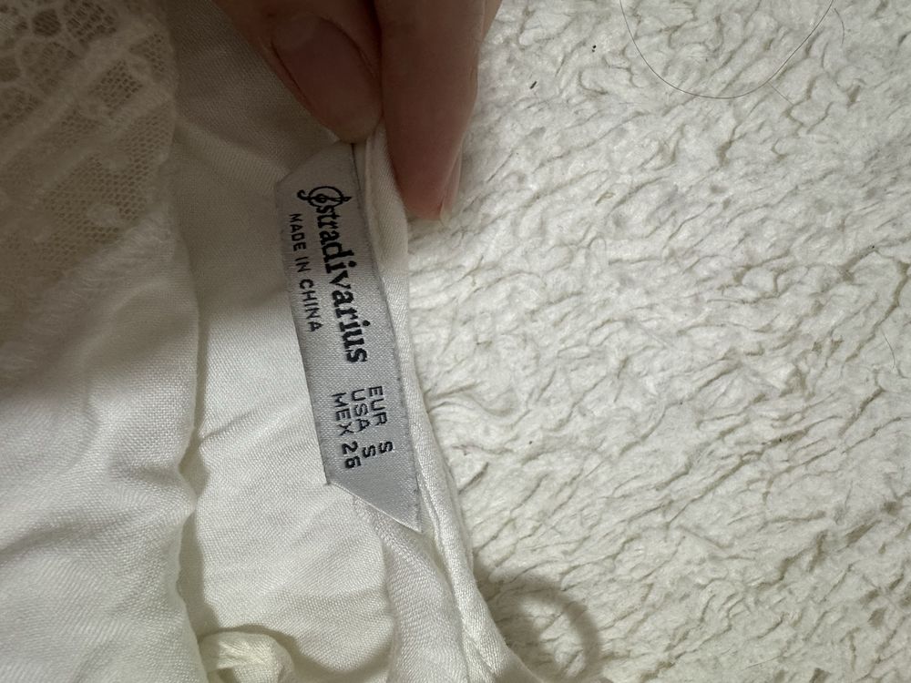 Top cu dantela stradivarius