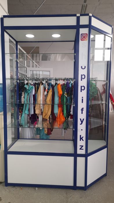Продам стеклянные витрина