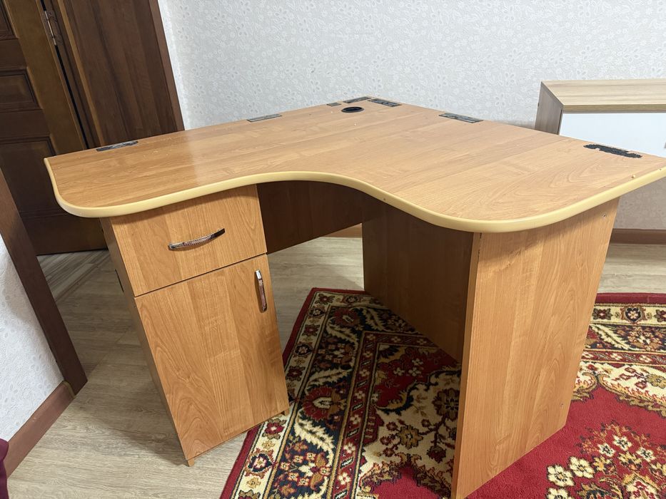 стол компьютерный