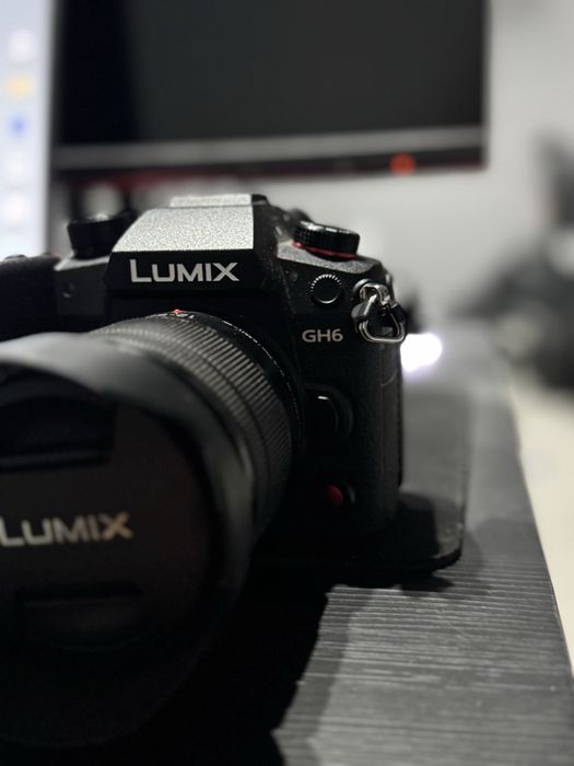 Panasonic gh6 cu obictiv lumix 12 - 60
