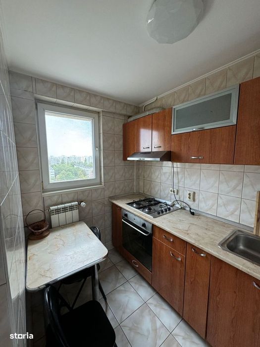 titan apropiere parc metrou canapea extensibila zona verde