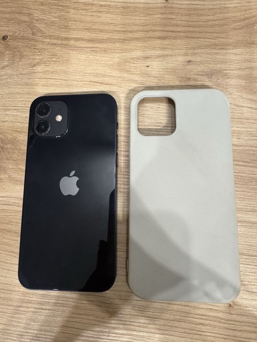 Iphone 12 много запазен