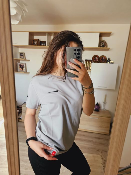 Tricouri Nike,alb și gri