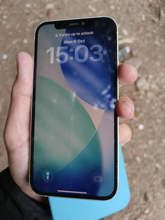 Iphone 12 baterie 73%