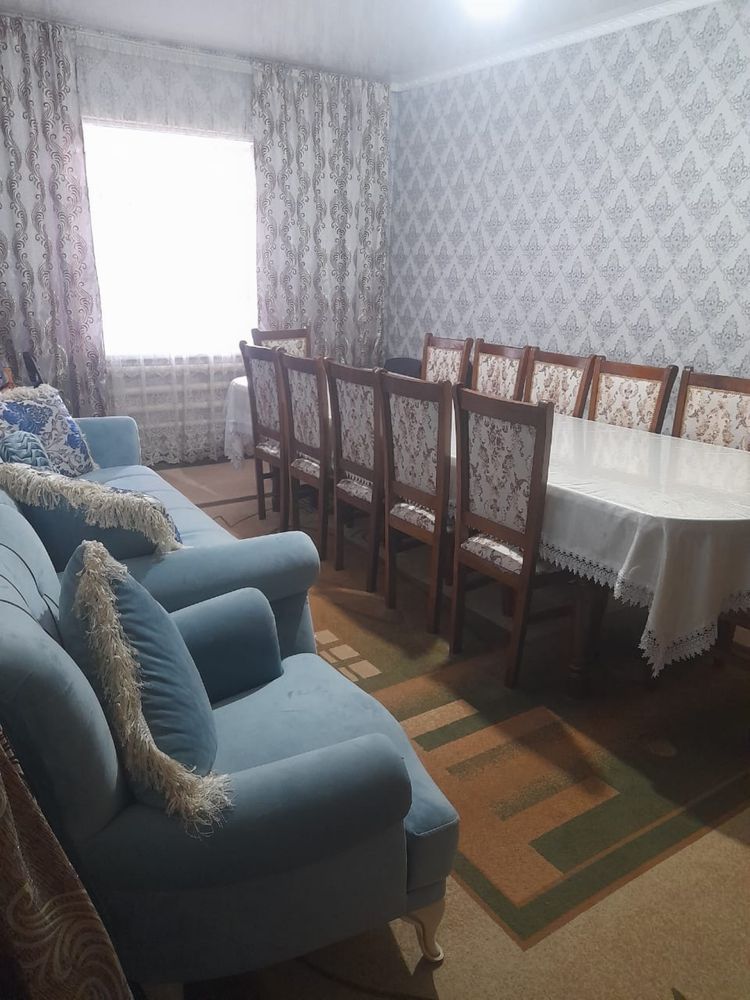 Үй сатылады.