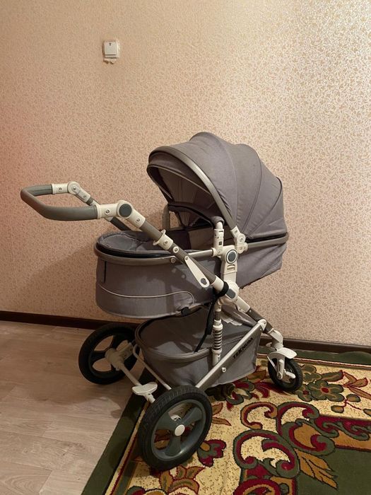 Коляска прогулочная в отличном состоянии