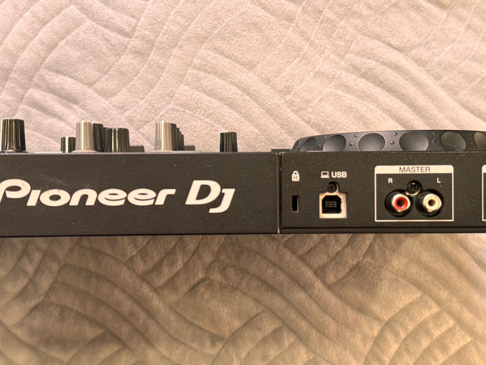 Контроллер Pioneer DDJ-400
