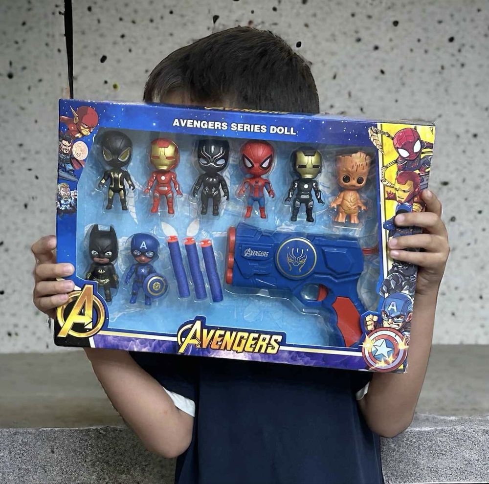 Комплект 8 фигурки с пистолет Avengers, Spiderman/Непобедимите