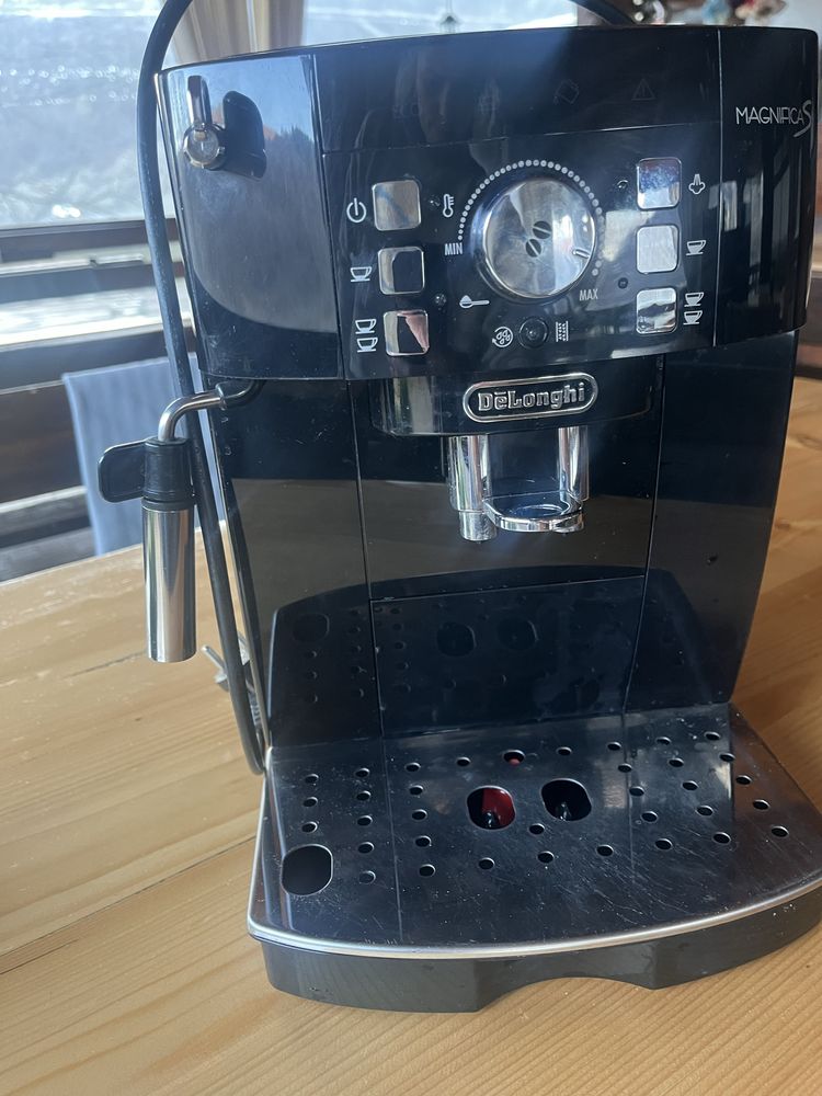 Aparat de cafea delonghi