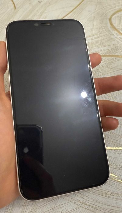 Продаю iPhone 12