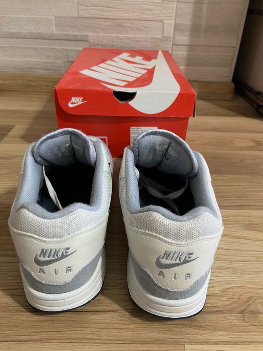 Продавам оригинални мъжки маратонки NIKE