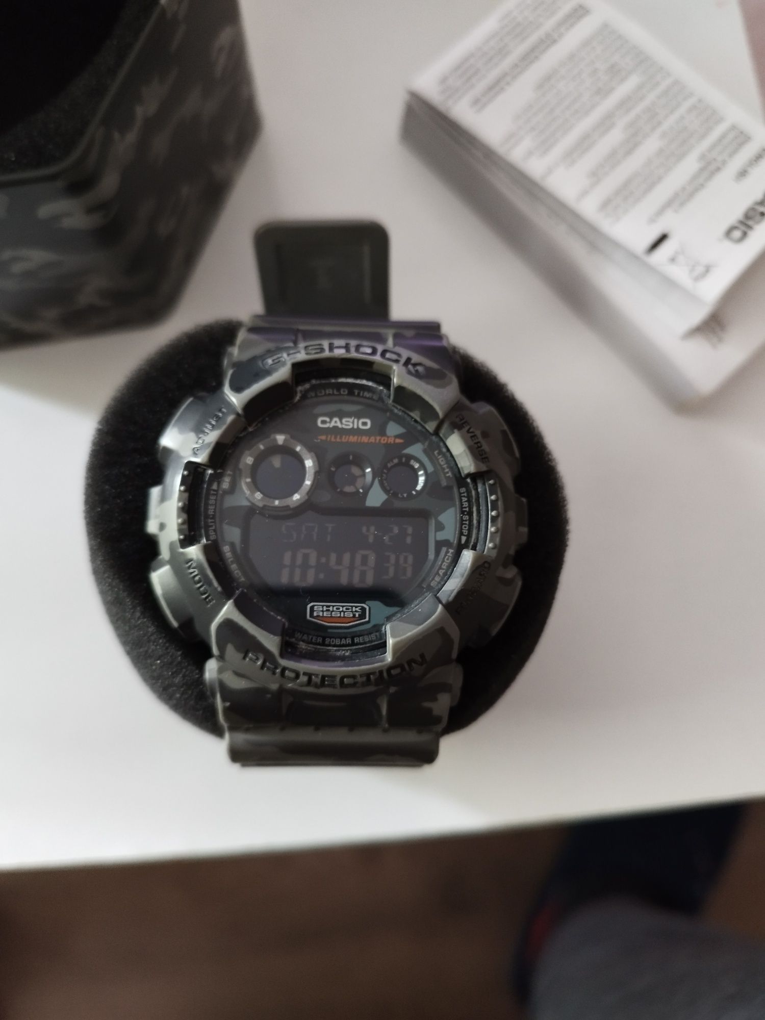 Часовници Томи Хилфигер и G-Shock