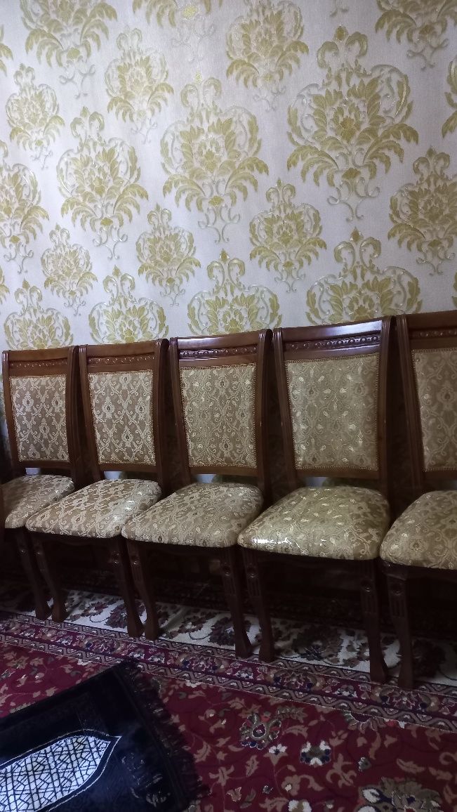 Стол,стул 8 талик,холати деярли янги,