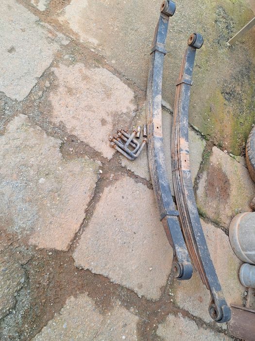 Vând arcuri iveco daily