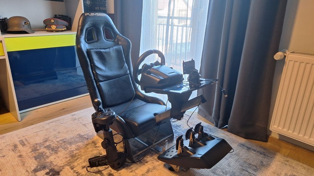 VAND URGENT !Volan Logitech g920 cu schimbator și  cu scaun Playseat d