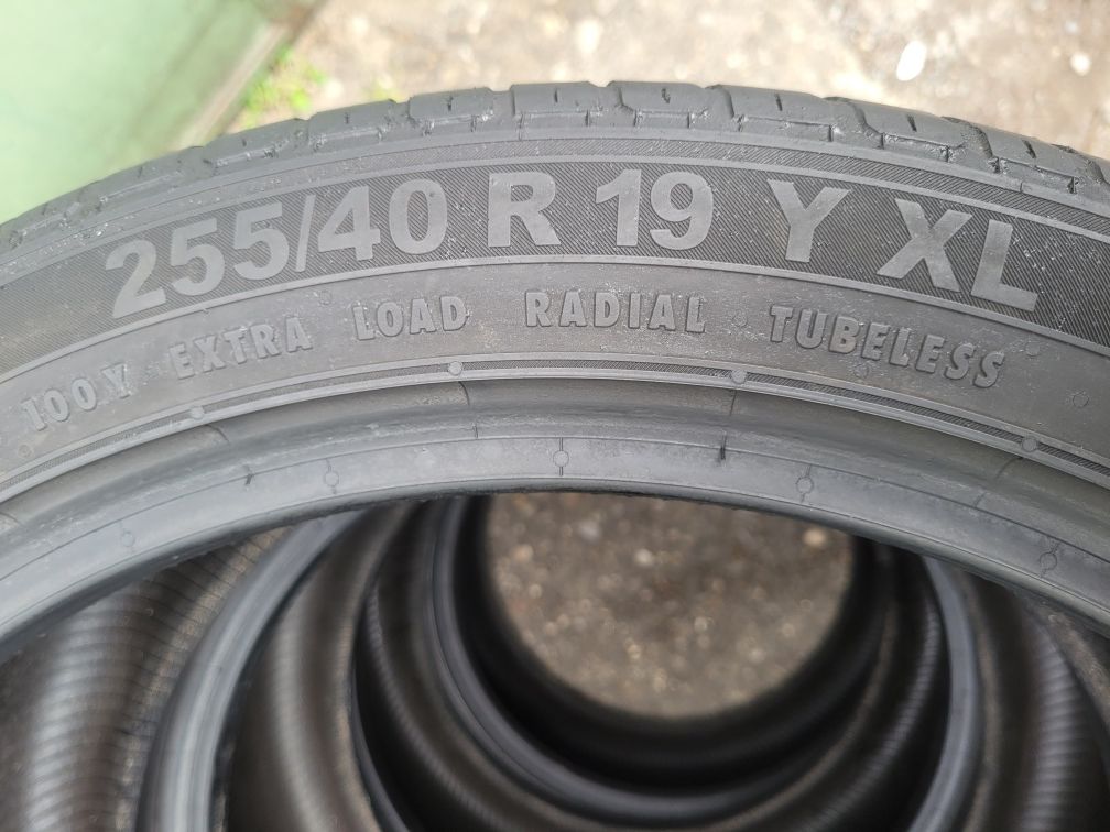 255 40 19 Anvelope de vară Semperit  44.19