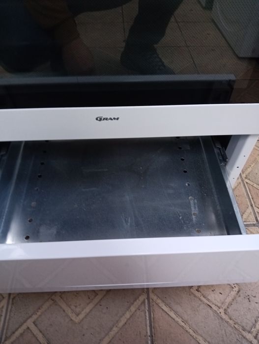 Свободно стояща печка с керамичен плот  Gram 2 години гаранция!