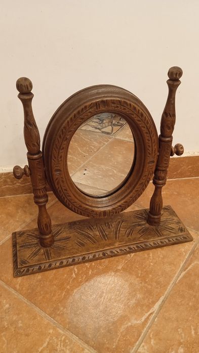Oglinda traditionala de masa din lemn foarte veche, sculptata manual