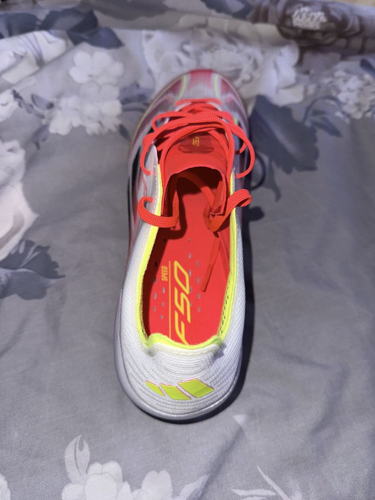 Продавам футболни обувки номер 44 Adidas F50 Elite