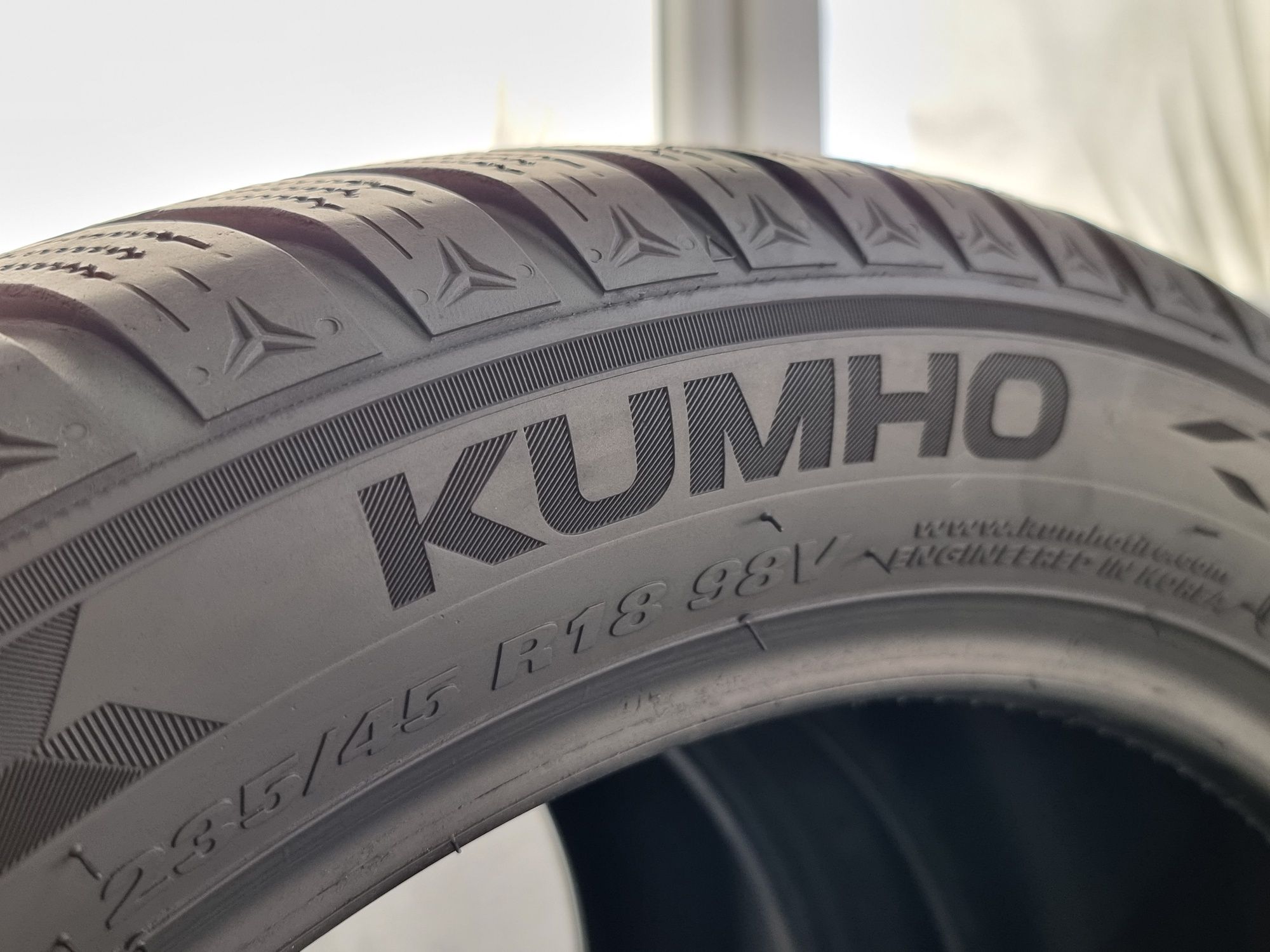 "Dot 22" 235/45/18 Kumho 2Броя: 250лв 7.5мм