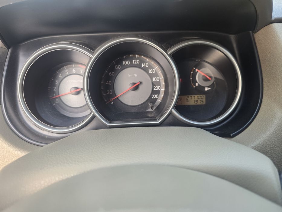 Nissan Tida Oq 2027 Yil 277000 Pirabek