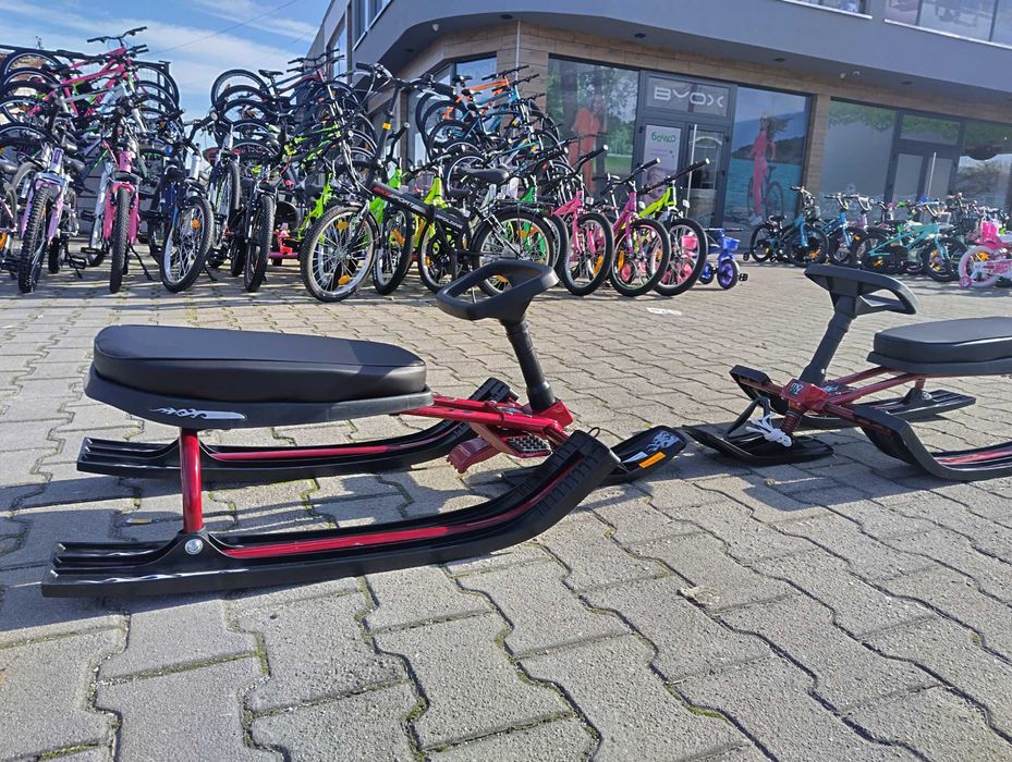 MONI Детска шейна с кормило СНЕЖКО червен