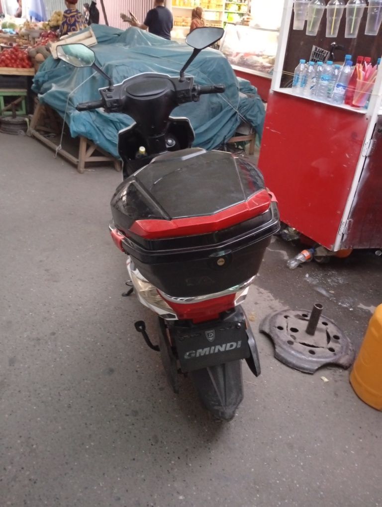skuter to'rtta yuradigan skuta