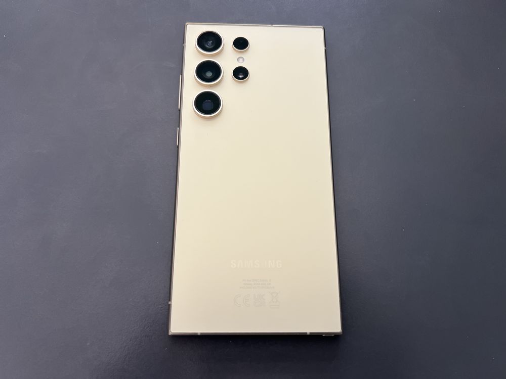 Продавам Samsung Galaxy S24 Ultra 256/12GB