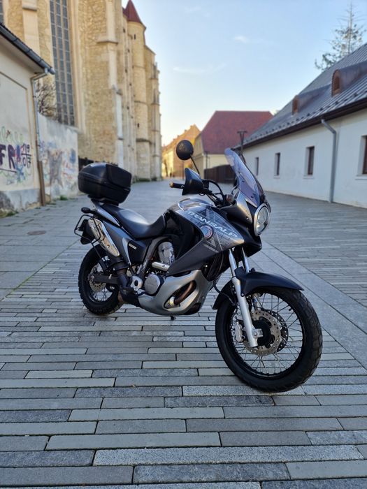 Honda Transalp 700 cu ABS