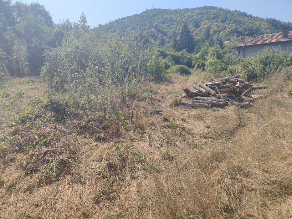 Продавам слънчево и равно УПИ в с. Владо Тричков