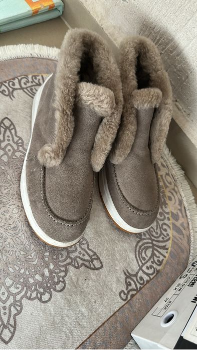 Продам ботинки уги