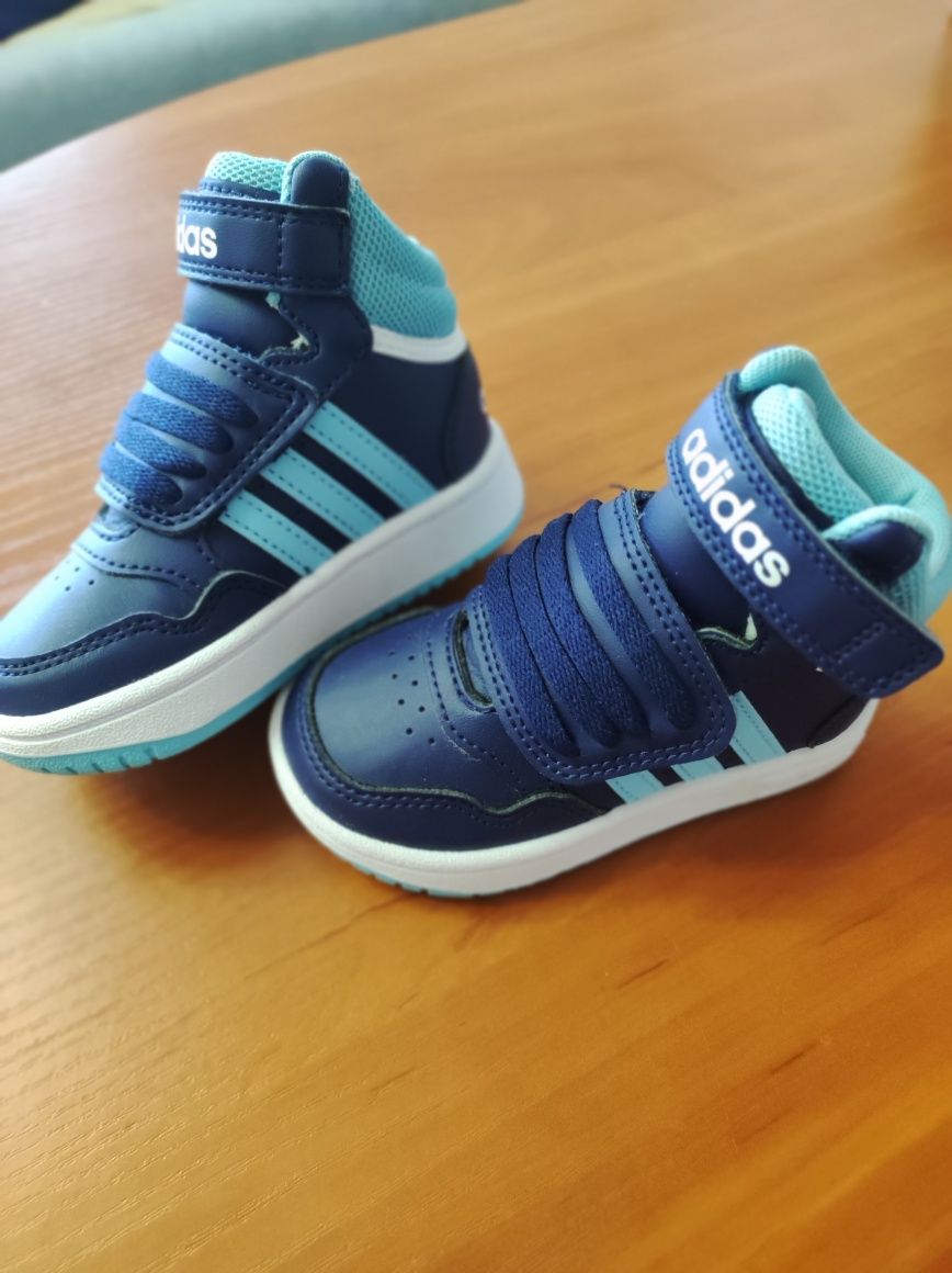 Бебешки боти ЧИСТО нови Adidas