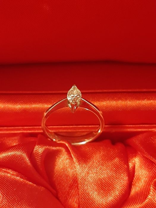 Inel aur alb 18kt, Diamant Marquise 0.46 kt  VS