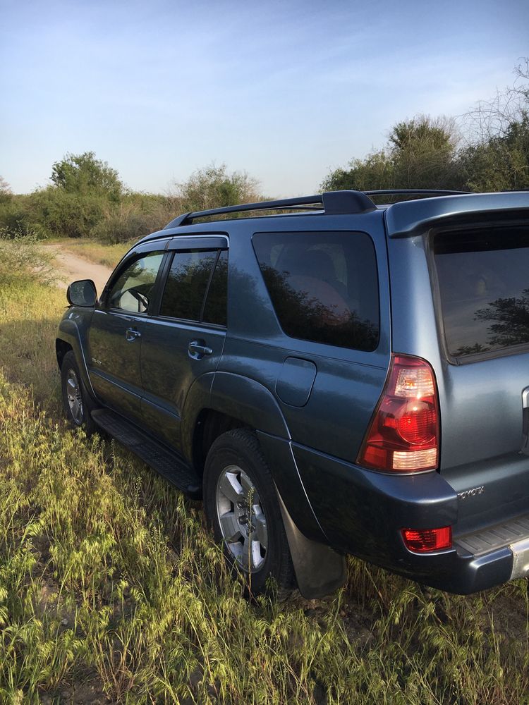 Тойота 4 Runner 2003 г.в. Серо- голубой цвет. Отличное состояние.