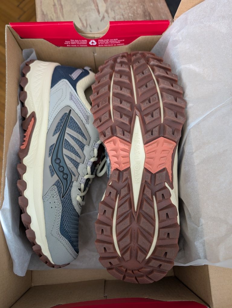 Vând sneakers Saucony Grid Peak Retro, noi