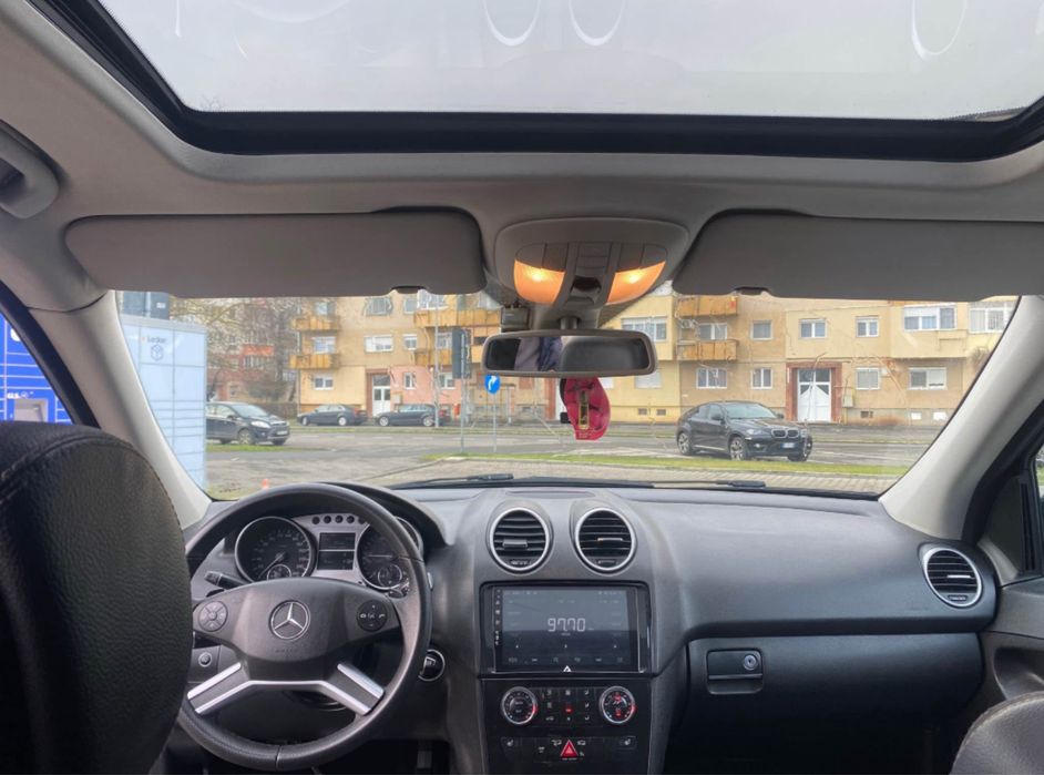 Mercedes ML320, Accept și variante