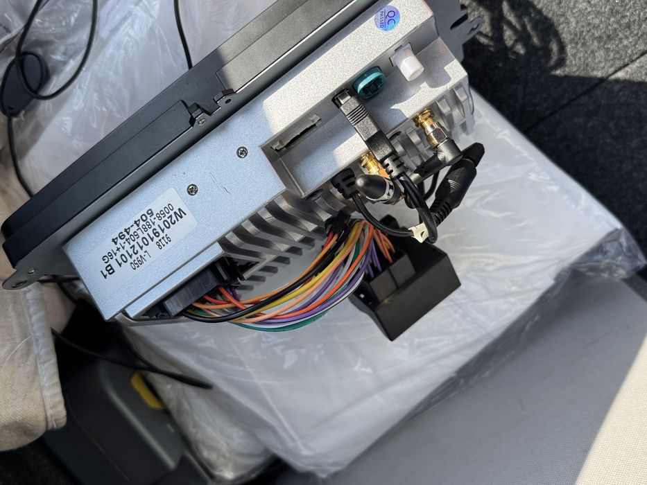 Navigatie auto cu folia pe displei