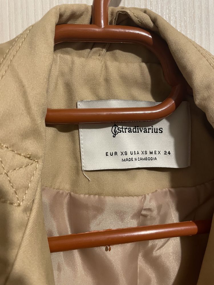 Pardesiu / Trench crem Stradivarius