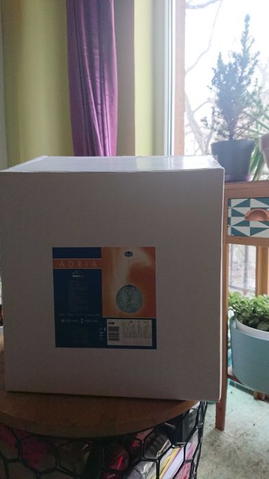 Lustră metalică, foarte frumoasă, design deosebit