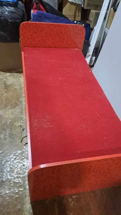 Продам кравать и шкаф.