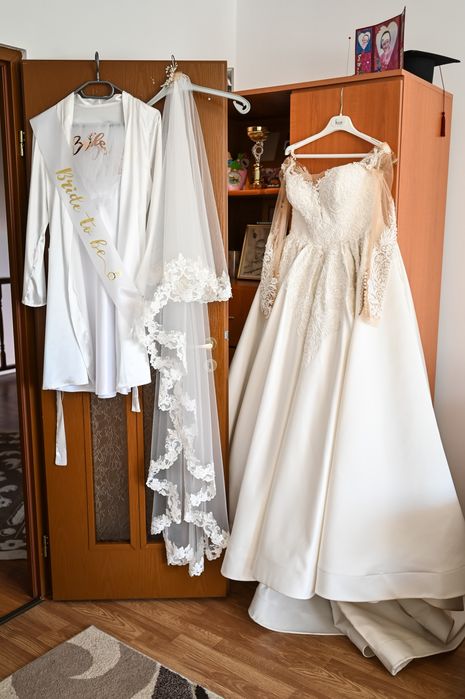 Rochie mireasa și voal