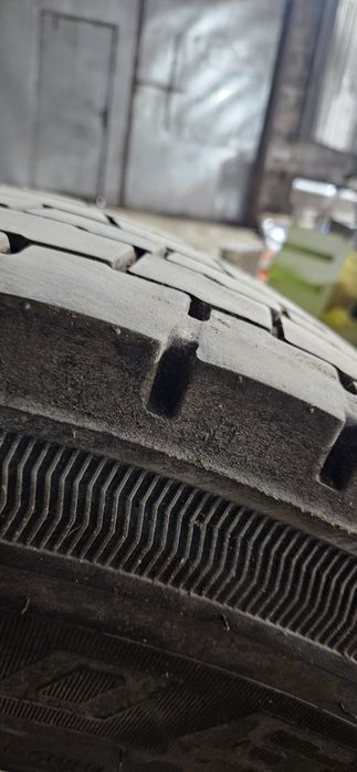 Продам шины на ведущую  ось