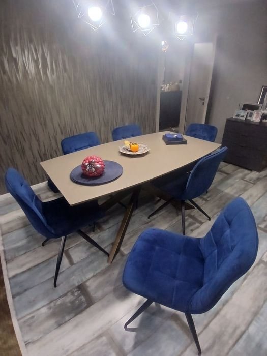 Продавам 6 стола