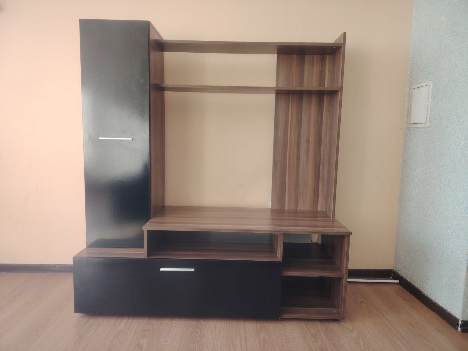 Продавам секция венге
