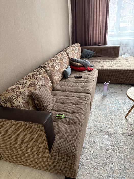 Диван 3.40 пуфик к нему